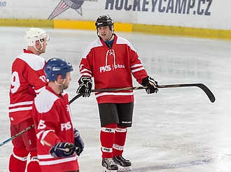 Historicky první hokejový zápas PKS okna